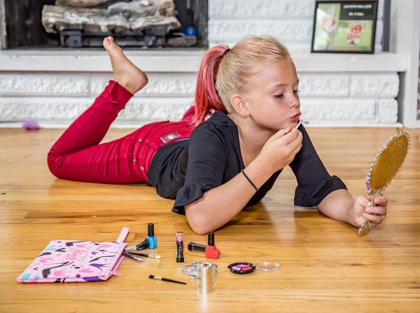 Kids Makeup Kit for Girls - Image 2